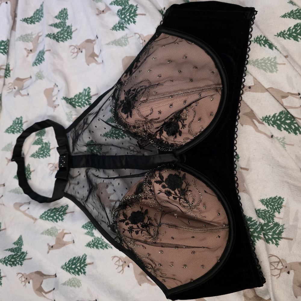 Victoria's Secret Black and Tan Lace Bra